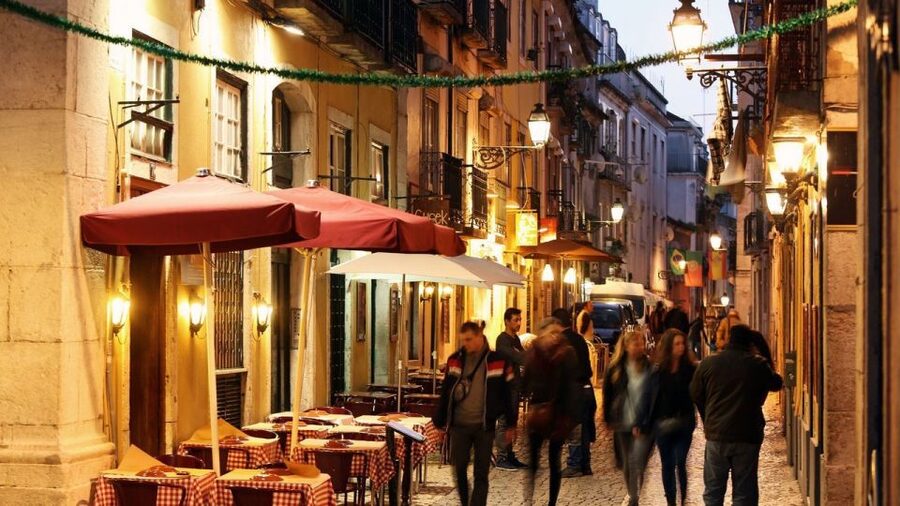 Lisbon: Evening City Tour with Dinner and Live Fado Show - Lisbon by Light: Marques de Pombal and Rossio Squares