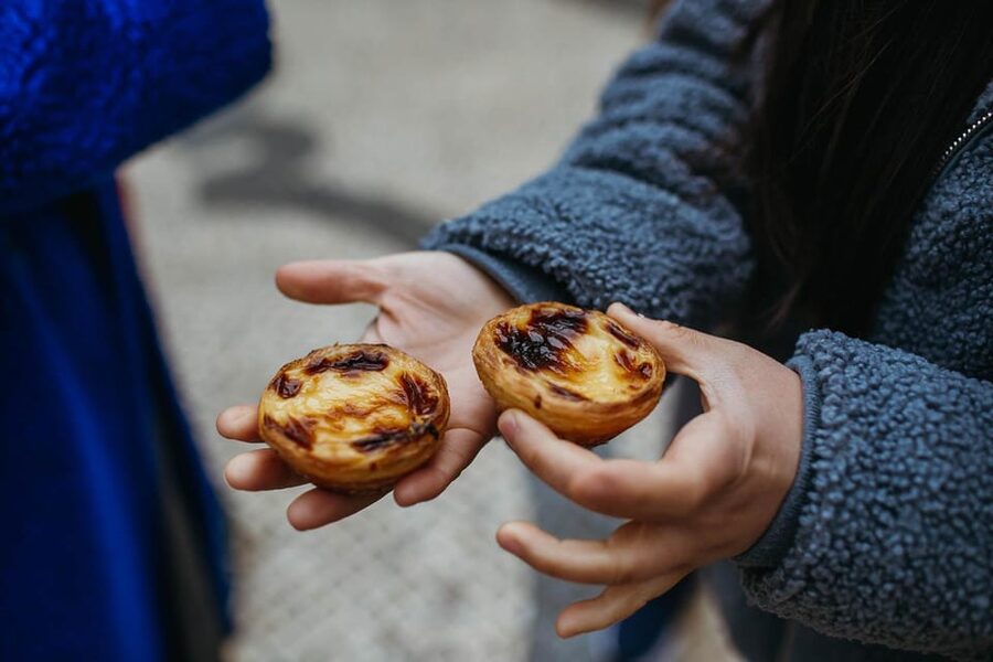 Lisbon: Evening Food & Wine Tour in Bairro Alto - Start with Príncipe Real petiscos at Faz Frio