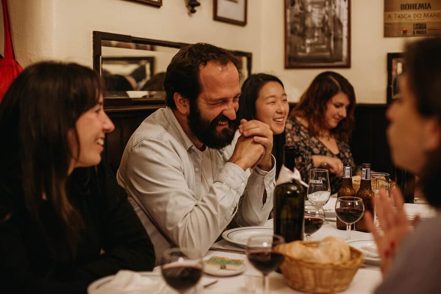 Lisbon: Evening Food & Wine Tour in Bairro Alto - Meeting at Praça do Príncipe Real, and how to spot your guide