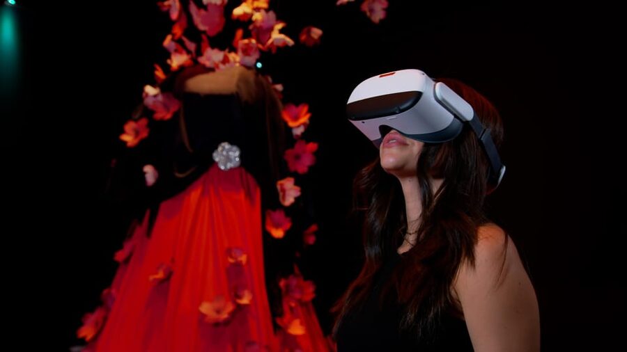 Lisbon: Experience the Queen of Fado at AH AMÁLIA - Inside the 8 rooms: 360º projection, VR, and life-sized holograms