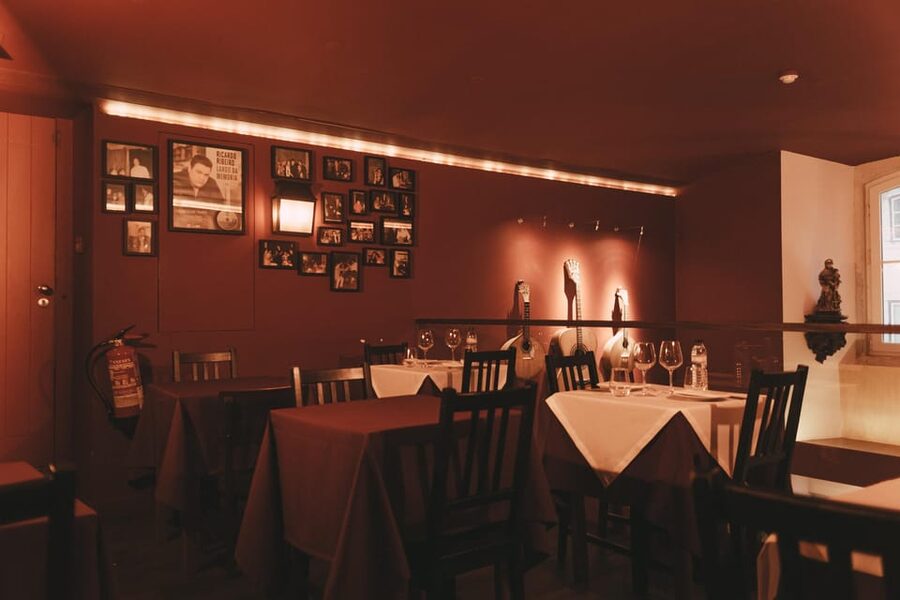 Lisbon: Fado Night with Dinner in a Typical Fado House - Timing, Seating, and How to Make It Go Smoothly