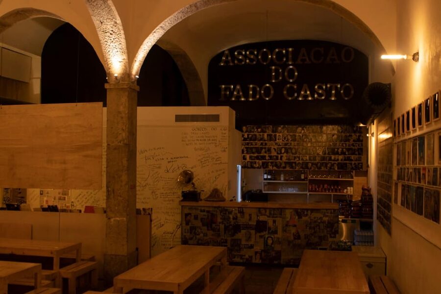 Lisbon: Fado Night with Dinner with Live Performance - Wine and drinks: what’s included, what costs extra