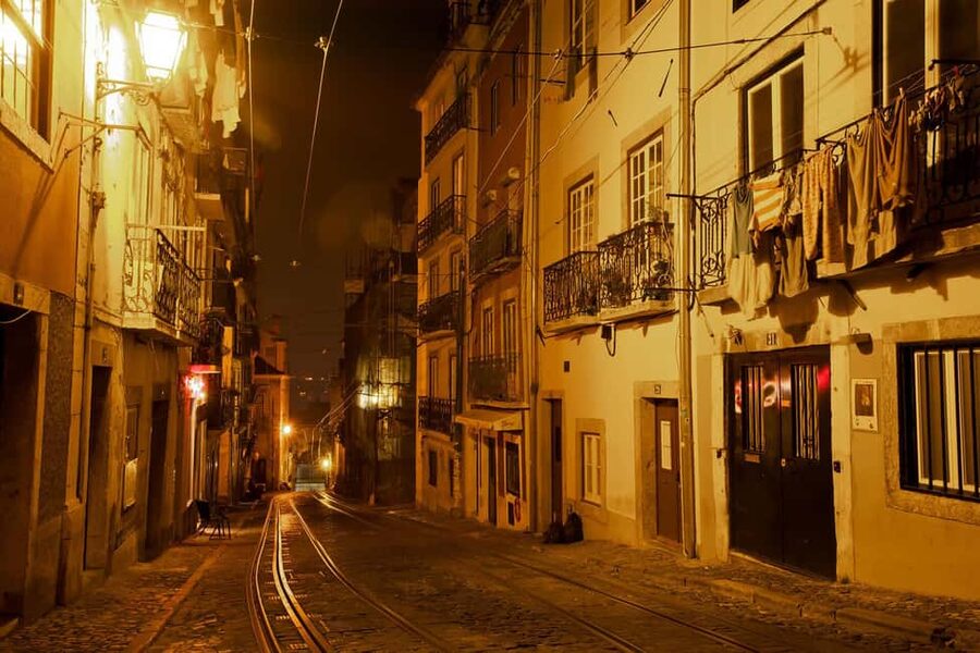 Lisbon: Fado Show with Dinner and City Tour - Alfama After Dark, Getting the Atmosphere Without the Stress