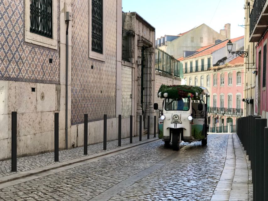 Lisbon: Famous 28 Tram Line Guided Private Tour by Tuk-Tuk - Key things I’d look for in a Tram 28 Tuk-tuk tour