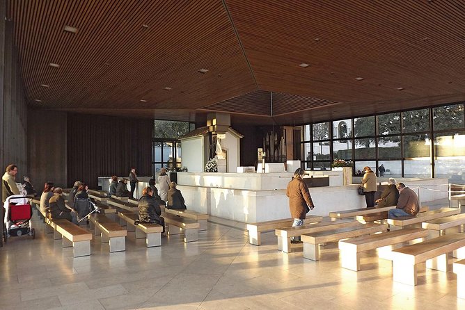 Lisbon: Fátima & The Shepherds Children Home Self-Guided Tour - The Chapel of Apparitions: where crowds and patience collide