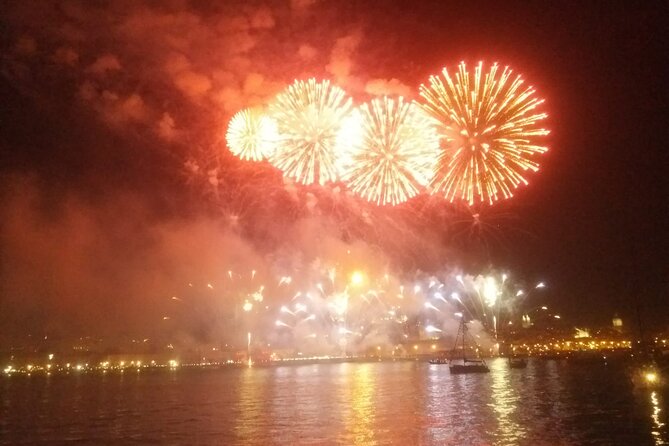 Lisbon: Fireworks, Music and Open Bar in New Year's Eve Cruise - How the Experience Feels in Real Life on a Night Like This