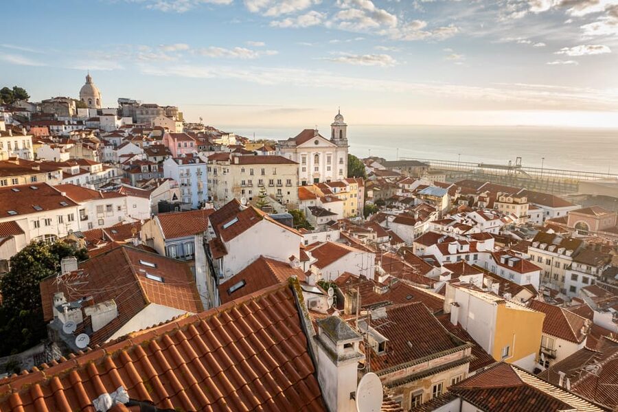 Lisbon: Flexible Walking Tour of Alfama - Chafariz de Dentro square, Lisbon’s water memory, and street logic
