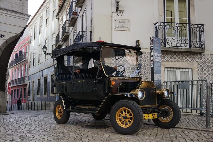 Lisbon: Food and Wine Tasting 4-Hours Tuk Tuk Tour - Chiado and Bairro Alto: Romantic-era Lisbon and the Fado mood