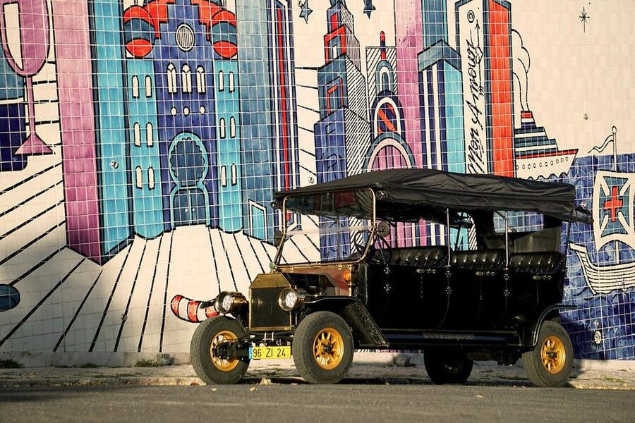 Lisbon: Food and Wine Tasting 4-Hours Tuk Tuk Tour - Flea market chance on Tuesdays and Saturdays