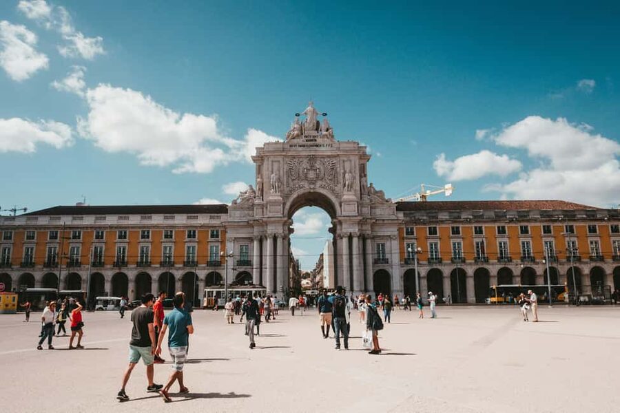 Lisbon: From the center to Belém by E-Bike - From Praça do Comércio to Cais do Sodré, Getting Oriented Fast