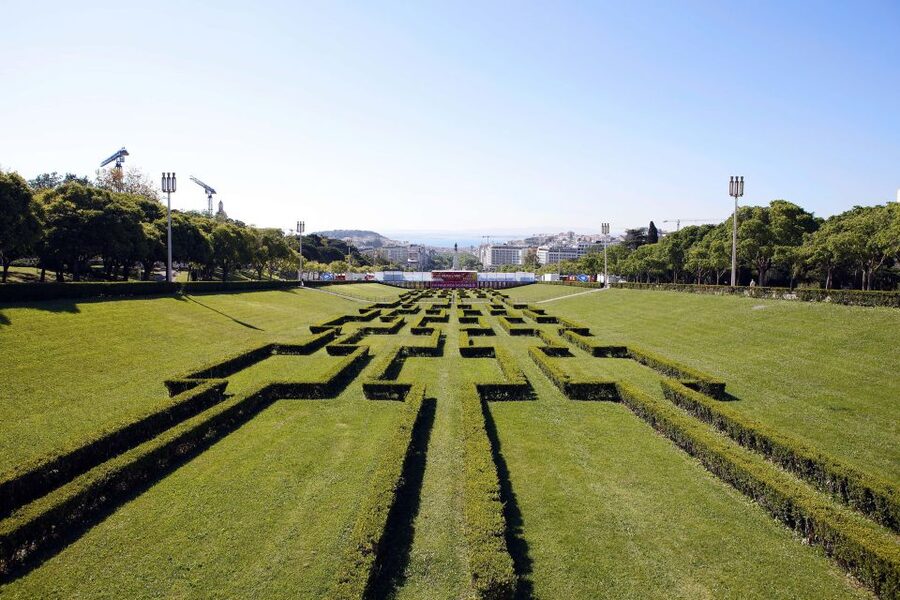 Lisbon: Full-Day City Tour with Cable Car Ride - Praça do Comércio and the earthquake-era rebuild story