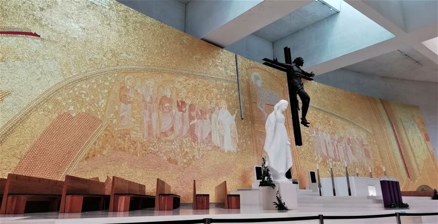 Lisbon: Full-Day Private Guided Tour to Fátima - The Chapel of the Apparitions, where the day sets its tone