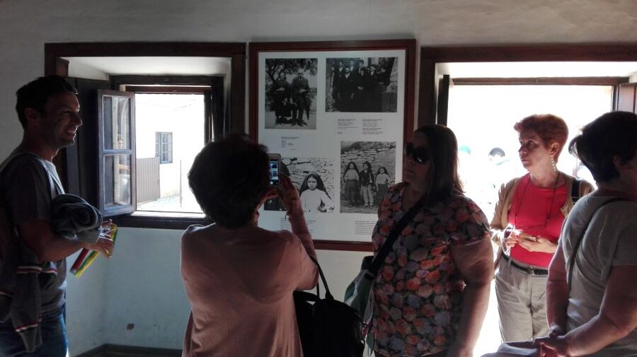 Lisbon: Full-Day Private Guided Tour to Fátima - Valinhos Stations of the Cross: short walk, strong focus