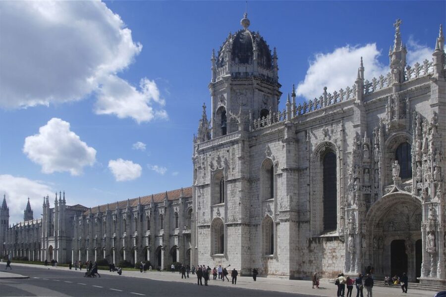 Lisbon: Full-Day Small-Group City Tour with Hotel Pickup - Why an 8-hour Lisbon route feels “just right”