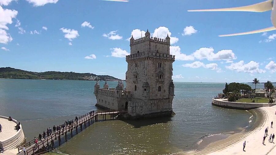Lisbon: Full-Day Small-Group City Tour with Hotel Pickup - Rossio Square and Restauradores Square, the quickest way to learn Lisbon