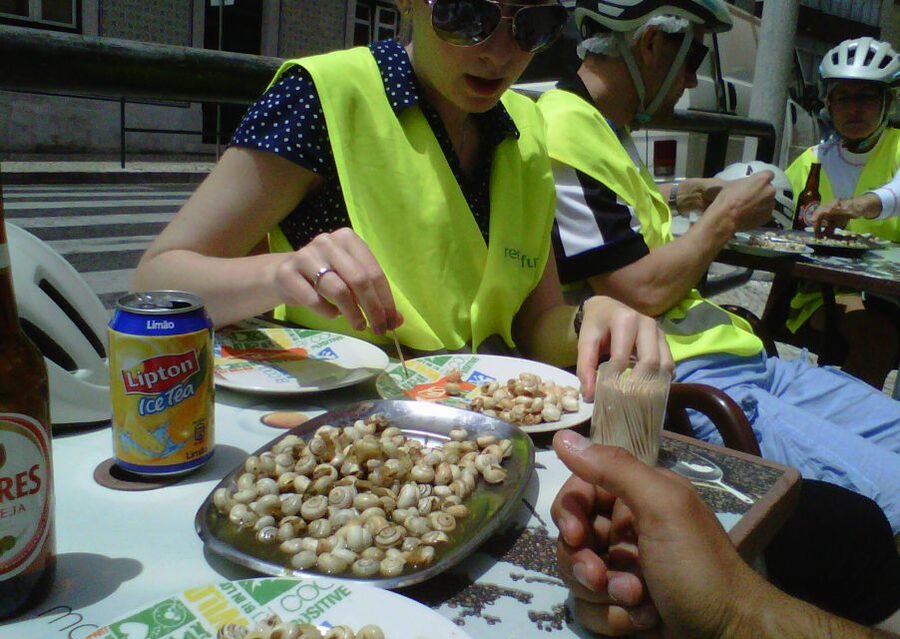 Lisbon: Go Taste Electric Bike Tour - Graça viewpoint with empada de galinha (chicken pastry)