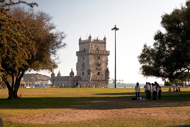 Lisbon Golden Age - Private Tour with Van and Local Guide - Castelo de São Jorge, Belvedere views without the inside visit