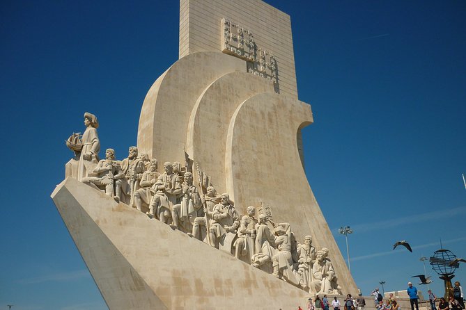 Lisbon Golden Age - Private Tour with Van and Local Guide - Alfama and Praça do Comércio, hill neighborhoods and empire-level ambition