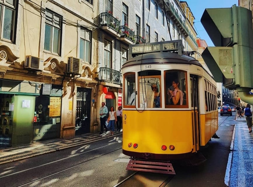 LISBON GRAND EXPERIENCE Tuktuk Tour in German - Lisbon Cathedral, Baixa, and the Santa Luzia angle