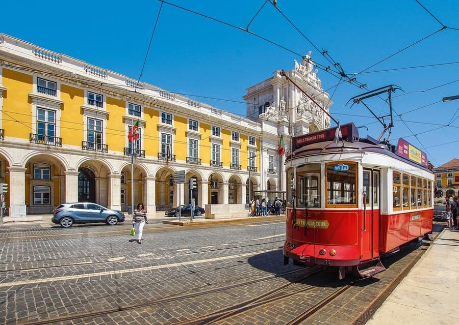 Lisbon: Guided Eco Tuk Tuk sightseeing tour - Key highlights to look for