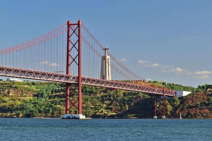 Lisbon: Guided Eco Tuk Tuk sightseeing tour - Santa Luzia and Nossa Senhora do Monte: how to time your photos and feel the hills