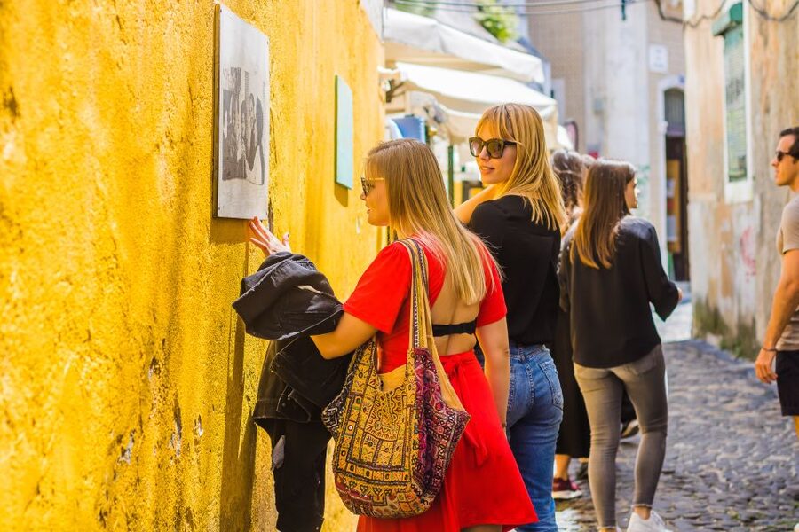 Lisbon: Guided Food and Wine Tasting Tour - Ginjinha Sem Rival: a short wine tasting that keeps momentum