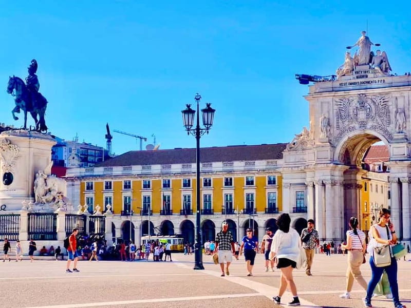 Lisbon: Guided Sightseeing Tour by Tuk Tuk - Stop details, in the order you will feel them