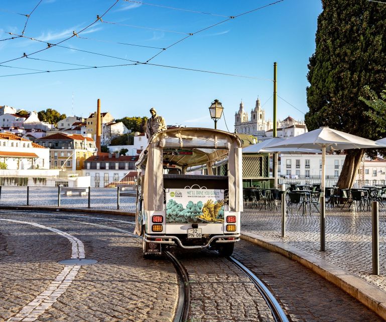 Lisbon: Guided Tuk-Tuk Tour Along the Historic Tram Line 28 - Jardim do Príncipe Real, Eduardo VII Park, and Avenida da Liberdade