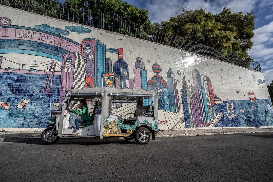 Lisbon: Guided Tuk-Tuk Tour Along the Historic Tram Line 28 - From Hard Rock Cafe to your first neighborhood shift