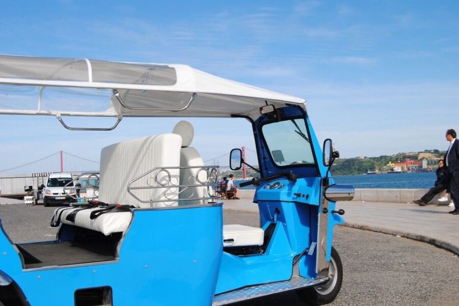 Lisbon Guided Tuk Tuk Tour: The City by the River - The Street of the Green Windows and museum facades you can follow up
