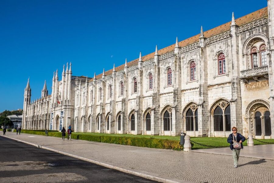 Lisbon: Half-Day City Tour - Alfama and Baixa-Chiado by Digital Walking Tour, Plus the Square Highlights