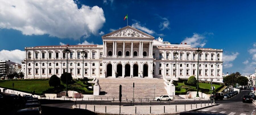 Lisbon: half day guided sightseeing tour by tuk tuk - Miradouro das Portas do Sol, Then Senhora do Monte