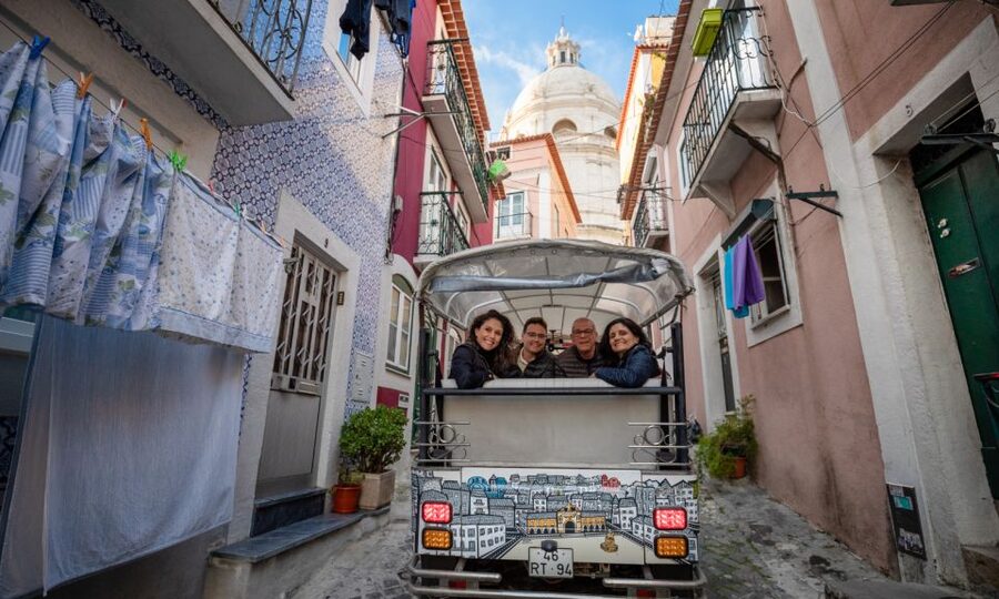 Lisbon: Half-Day Private Guided Tuk-Tuk Tour - Alfama and the Tagus: narrow streets, wine tasting, quick walking