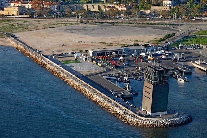 Lisbon: Helicopter Tour over Cascais & Cabo da Roca - Meeting at Lisbon Helicopters in Algés, and how to handle transport