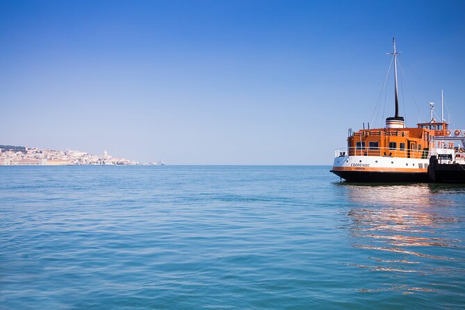 Lisbon Hidden Gems Walk: Traditions, Lunch and Ferry ride - Beer at Carmo Convent, with São Jorge and Santa Justa in your view