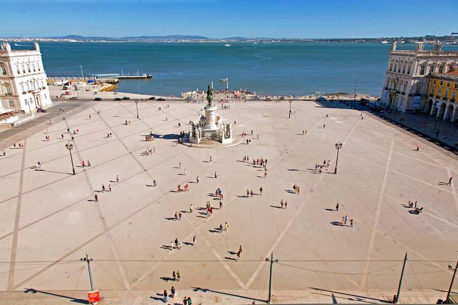 Lisbon Highlights 4H - Baixa and Principe Real: classic center views plus a quick greenery stop