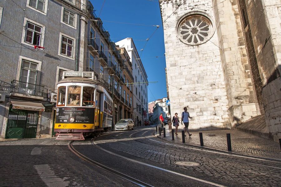 Lisbon Highlights 4H - Miradouro de São Pedro de Alcântara and Chiado’s shopping heart