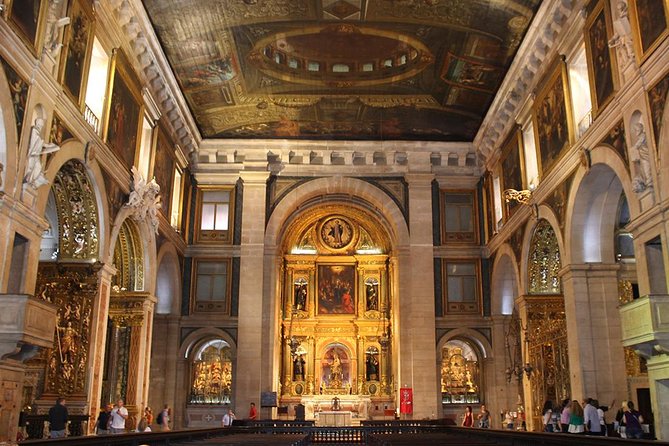 Lisbon Highlights Walking Tour - Alfama’s labyrinth, Lisbon Cathedral, and surviving earthquakes