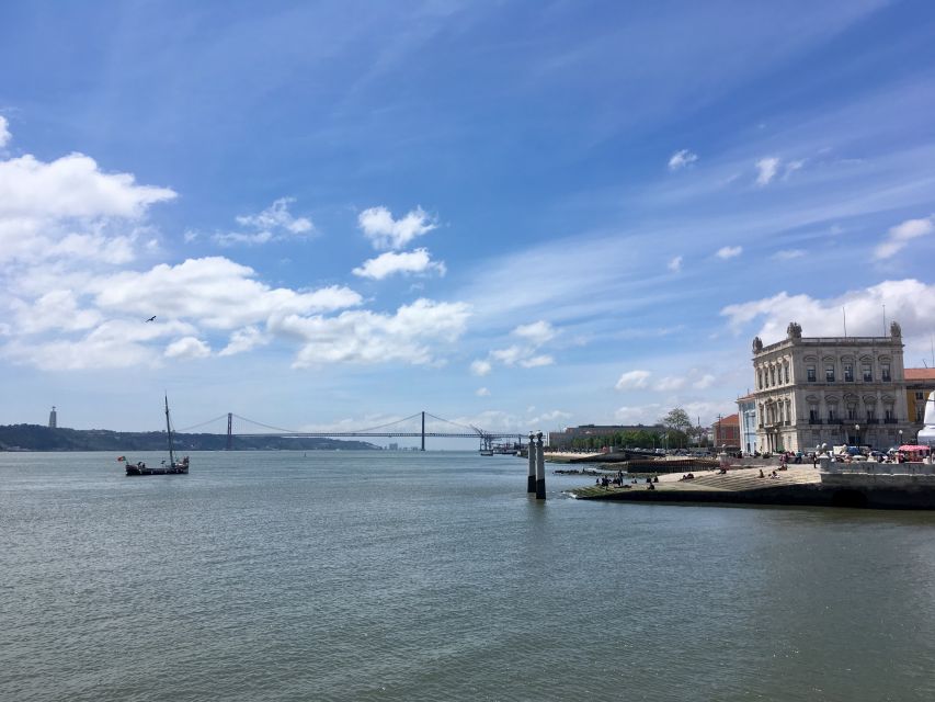 Lisbon: Hills, Alfama, and Mouraria Tour by Electric Bike - Commerce Square to the Fado Museum: Quick Orientation Before the Climb