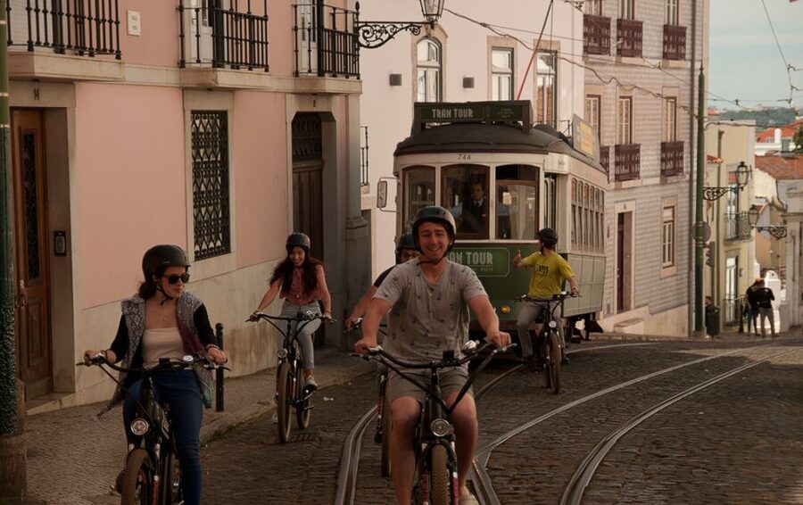Lisbon: Hills, Alfama, and Mouraria Tour by Electric Bike - Sé de Lisboa (Lisbon Cathedral): The 12th-Century Anchor Stop