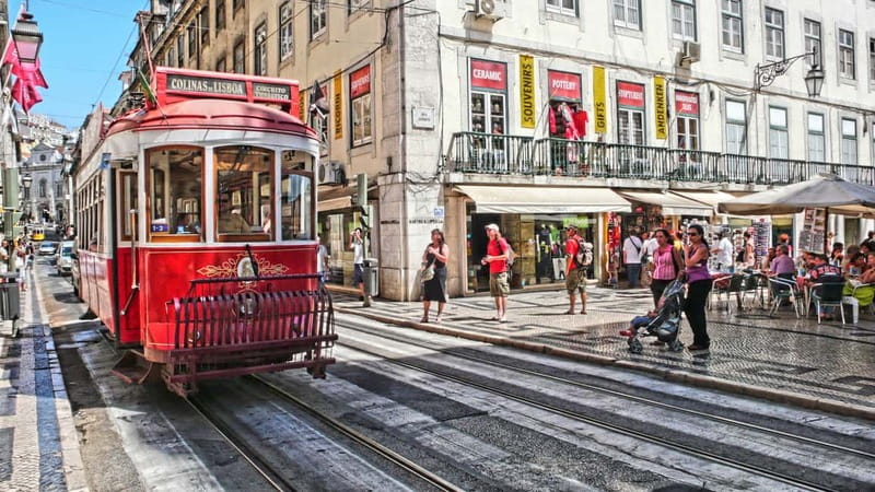 Lisbon: Historical Tour on a Tukxi - Mouraria in 15 minutes: multi-ethnic Lisbon and street-art color