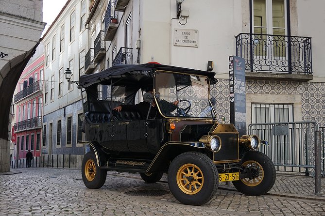 Lisbon Historical Vintage Tour: Typical Lisbon - Castelo de S. Jorge, where the whole city clicks