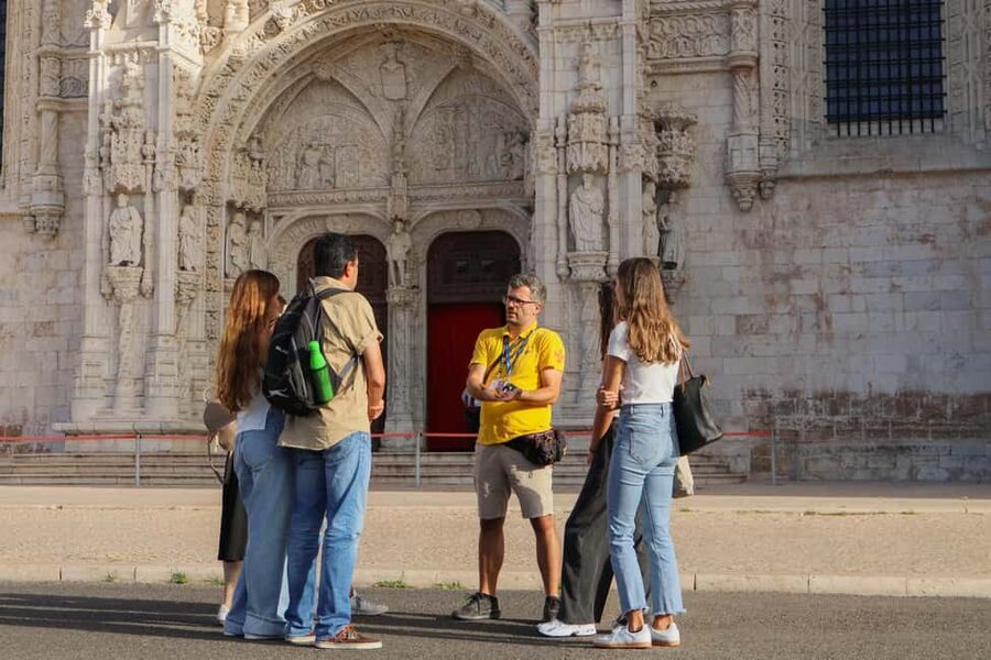 Lisbon: Historical Walking Tour with Jeronimos Monastery - Jerónimos Monastery tour: what the guided visit helps you spot