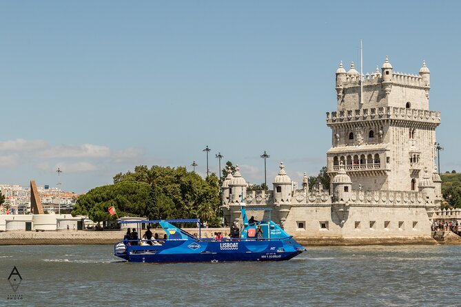 Lisbon Hop On Hop Off Bus and Boat Tour - Audio guide, headphones, and the digital walking tour QR check