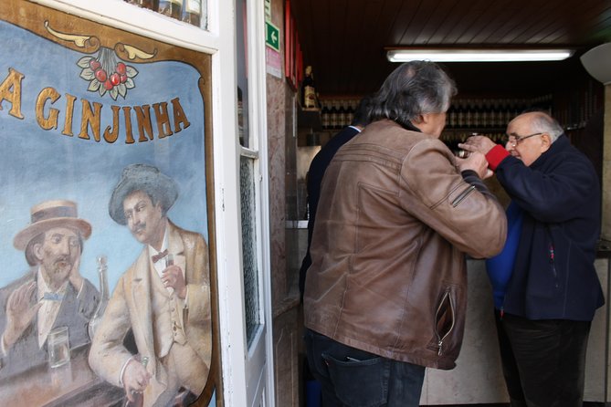 Lisbon in the eye of a Portuguese writer - Pastéis de Nata Included, and How Food Fits the Walk