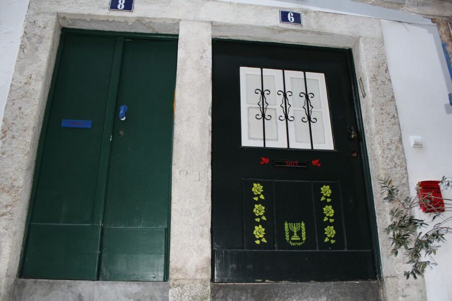 Lisbon: Jewish History in Portugal Guided Walking Tour - What You Learn About Jewish Life in Portugal, Acceptance to Expulsion