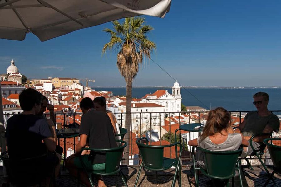 Lisbon: Jewish History Private Tour - Alfama’s narrow streets and the “still there” feeling