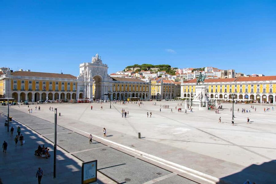 Lisbon: Jewish History Private Tour - Chiado: influential families and the story behind the streets