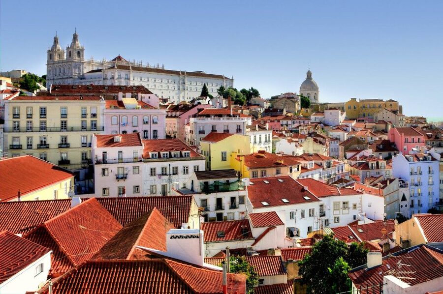 Lisbon: Jewish Quarter Guided Walking Tour - Alfama and castle hill: medieval segregation explained where you stand