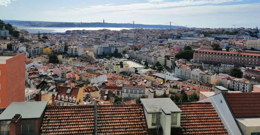 Lisbon: Layover Tour with Airport Pickup and Drop-Off - The Drive Through Lisbon: From Avenue to Old Streets